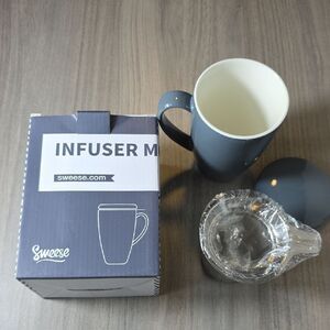 Navy Porcelain Mug with Infuser and Lid